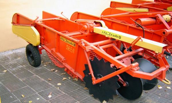Полунавесной копатель картофеля Л-651