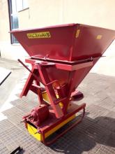 Полунавесной разбрасыватель удобрений Л-116 Полунавесной разбрасыватель удобрений Л-116