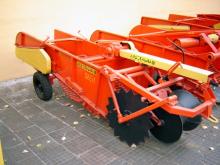 Полунавесной копатель картофеля Л-651